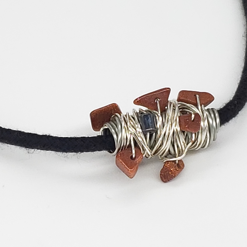 Chaos Focal Bead Necklace - Picture 9 of 10